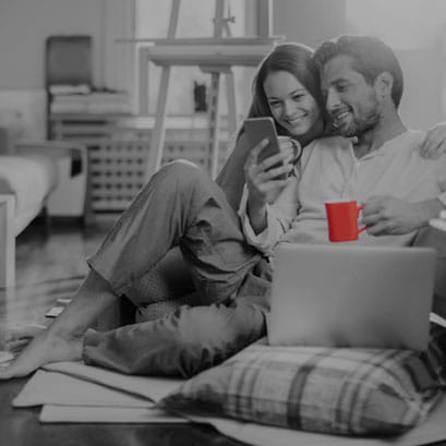 couple relaxing with a drink